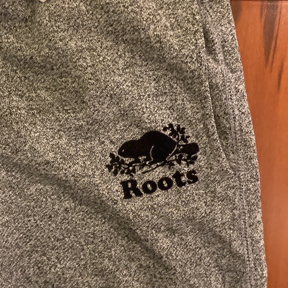 Roots kids grey sweats - Picture 4 of 6